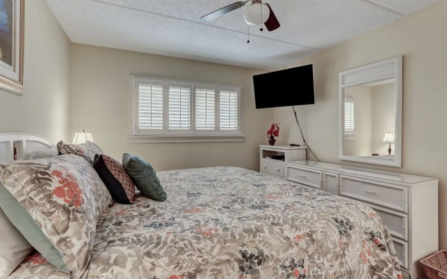 Tropical Condo with Spectacular Ocean Sunrises Views by RedAwning