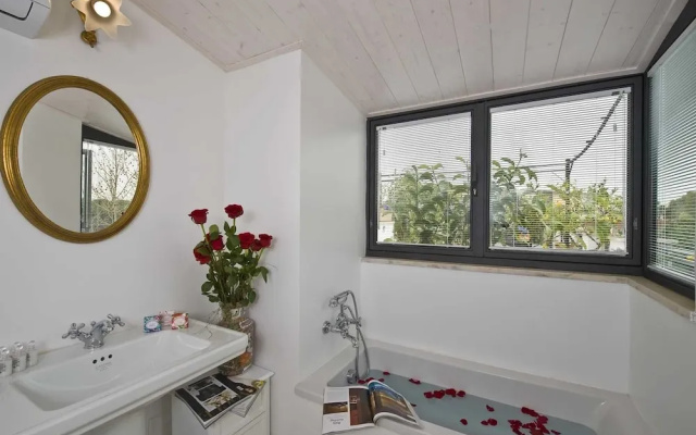 Domus Aurea Relais Guest House