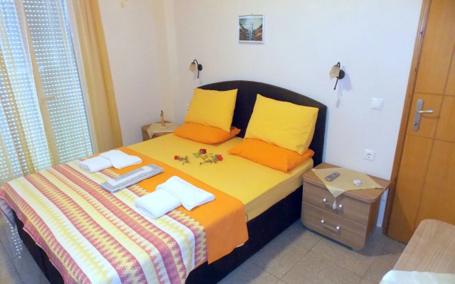Nikos Apartments