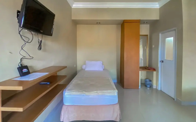 RedDoorz Near Taman Bunga Nusantara 2