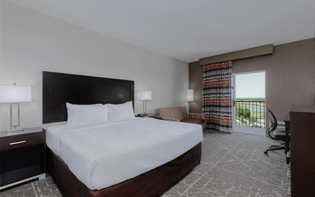 Orangewood Inn & Suites Kansas City Airport