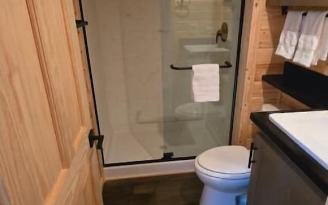 Luxury Cabin with Forest View 6B