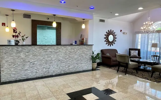 Best Western Roanoke Inn & Suites