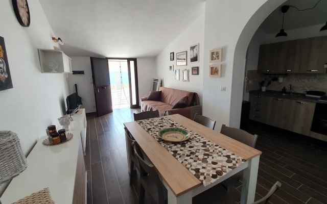 Apartment in Villa a Stone's Throw From the sea Up