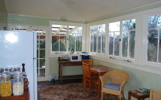 Colonial Cottages of Ross