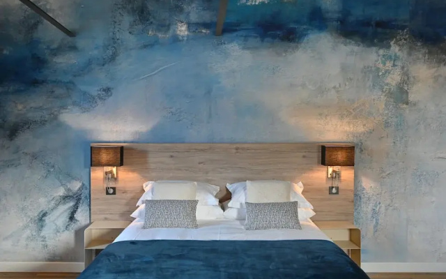 Walnut Bistro & Suites