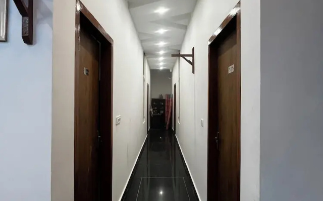 Shree Radha Vallabh Palace- 800 m from prem mandir