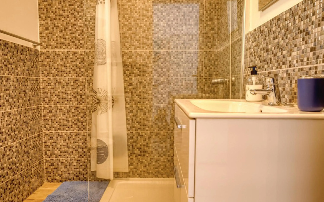 Large one bedroom apartment with incredible view 223