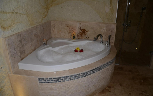 Golden Cave Suites