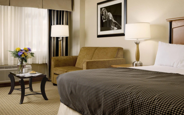 Hollywood Casino & Hotel