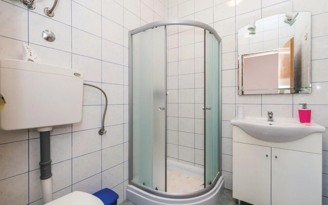 Amazing Home in Dinjiska With Wifi and 1 Bedrooms