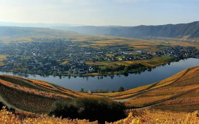 Mosel Sky Lounge With Loggia & Panoramic View
