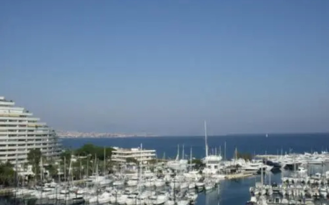 Grand studio vue mer à Marina Baie des Anges