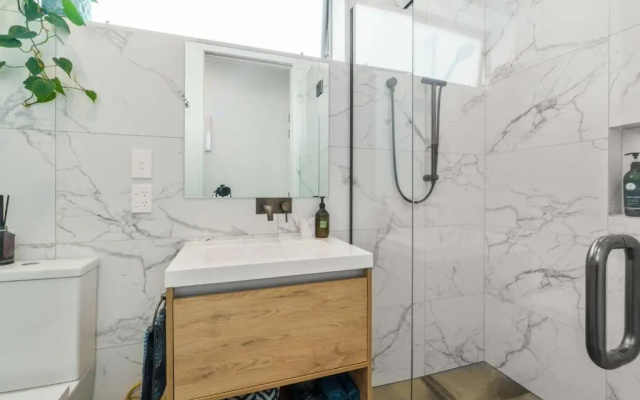 Harbour View - Westmere Holiday Apartment