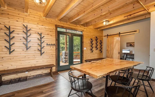 Sunshine Chalet by Taylor Made Deep Creek