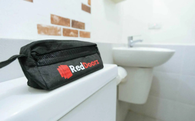 Reddoorz Plus Near Mall Nagoya Hill Batam 4