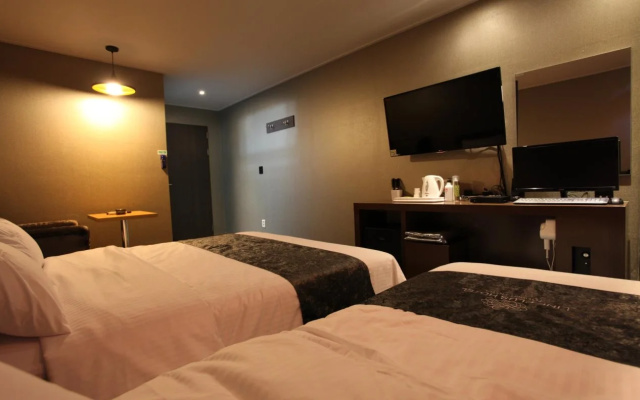 Line Plus Hotel