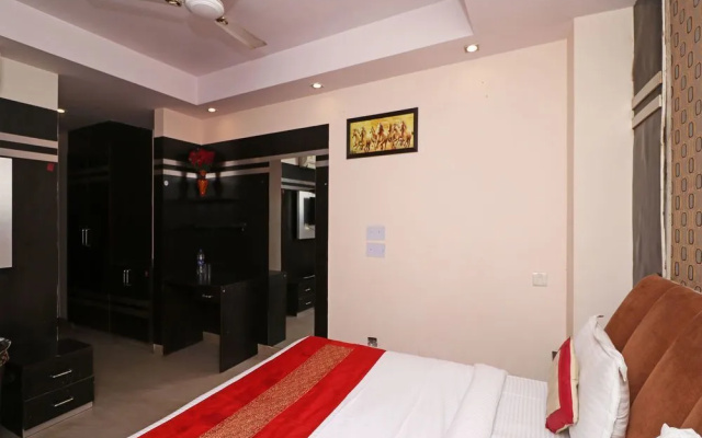 OYO 13299 Hotel Blue Pearl