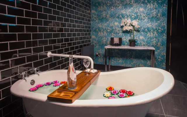 Holyrood Hotel - Leisure Centre & The Spa at Orchids