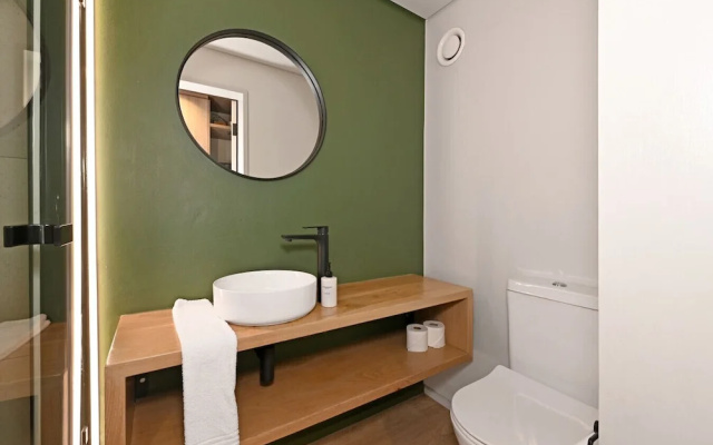 East City Modern Apt Co-working