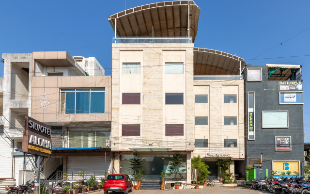 Townhouse OAK Hotel Silvotel