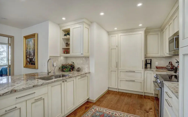 2br In The Seasons At Arrowhead-vaulted Ceilings 2 Bedroom Condo by RedAwning