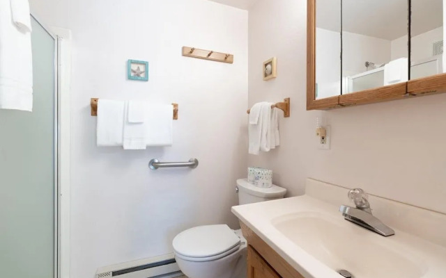 Whale Pointe 2 Br cottage by RedAwning