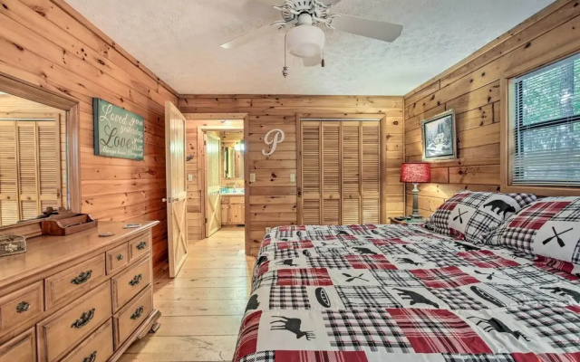Blairsville Cabin w/ Private Hot Tub!