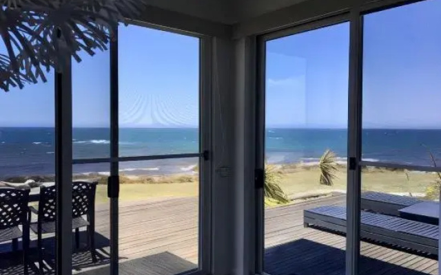 Saltwater - Absolute Oceanfront, Hot Tubs, Sauna, Fire Pits