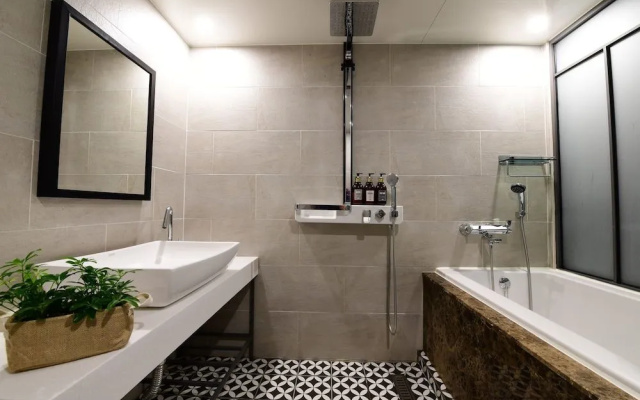 7 Bricks Hotel