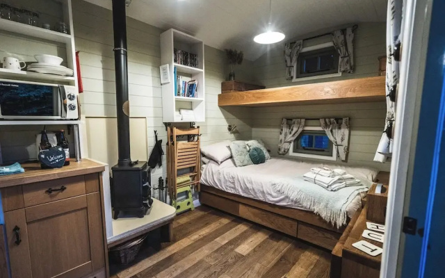 Little Otchan Shepherd's Hut