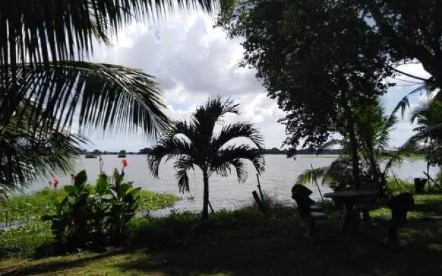 LakeSide Cabana Tissamaharama