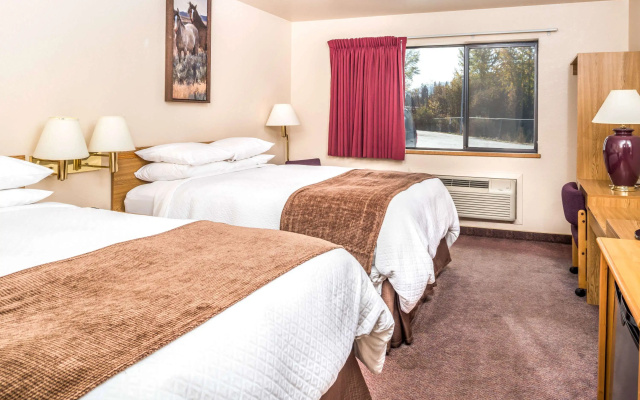 Super 8 By Wyndham St. Regis