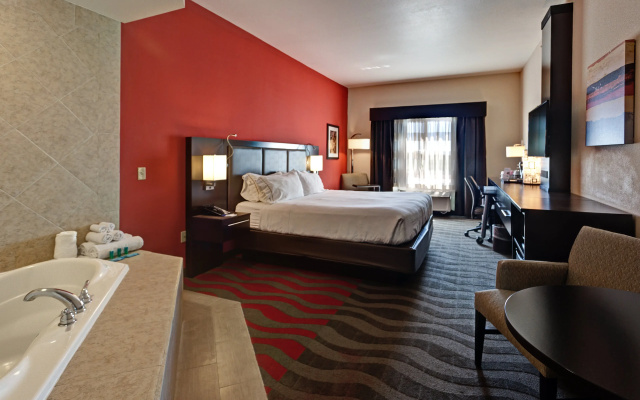 Holiday Inn Express & Suites Wichita Northwest by IHG