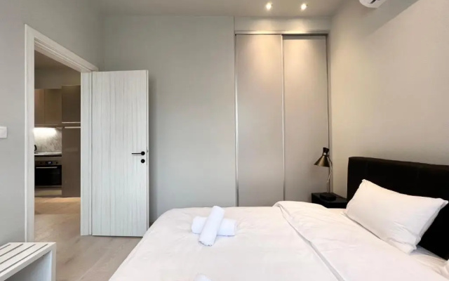 #Aura Studios & Suites F24