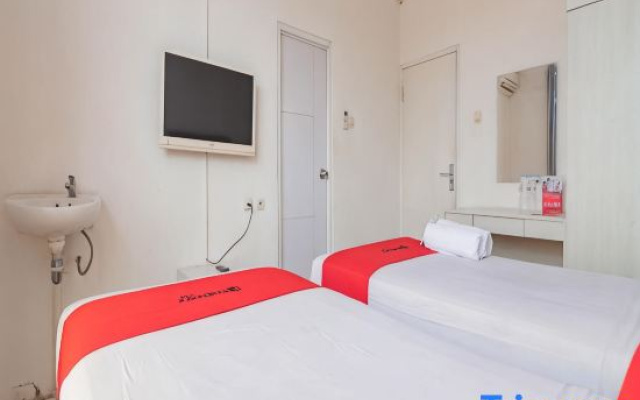 RedDoorz Near Trans Studio Mall Bongo Residence