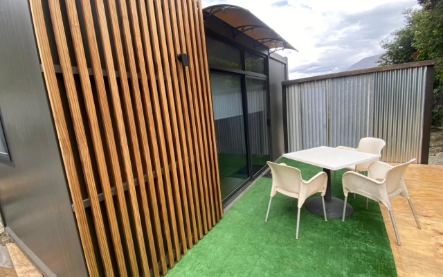 The Hideaway - On-site Hot Tube - Close to town