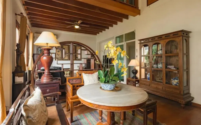Artisans Antique House - Silom