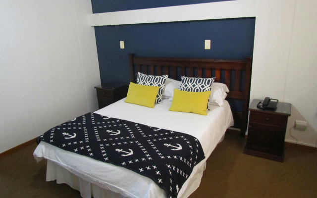 Hoedjiesbaai Hotel