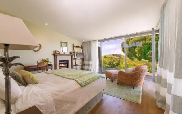 Waiheke Luxury Blue and Green Rooms