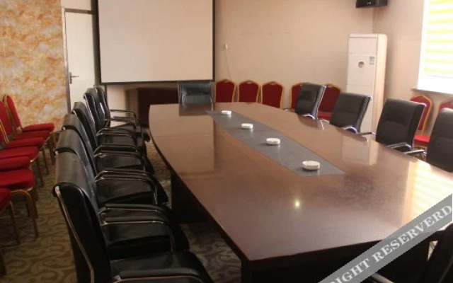 Elong Anyun Hotel (Shangqiu Shangzi Fourth Senior High School)