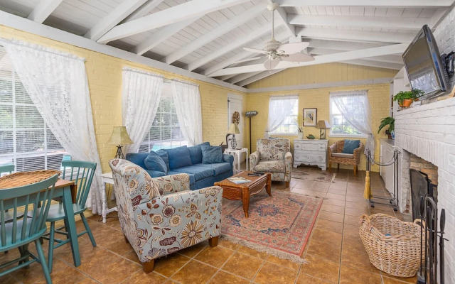 4311 6th Street by Hodnett Cooper