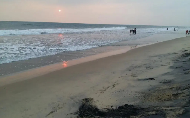 M R Beach & Cottages