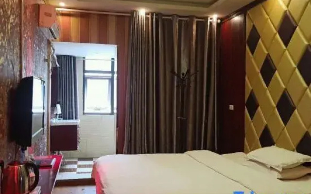 Ziyang Business Hotel (Changge Zhongxu Avenue)