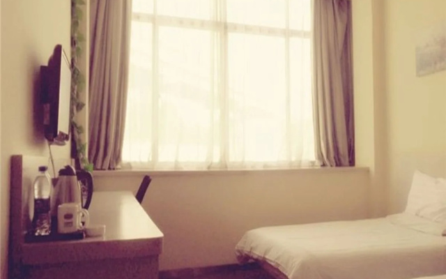 Orange Hotel (Shanghai Hongqiao Railway Station Qixin Road)
