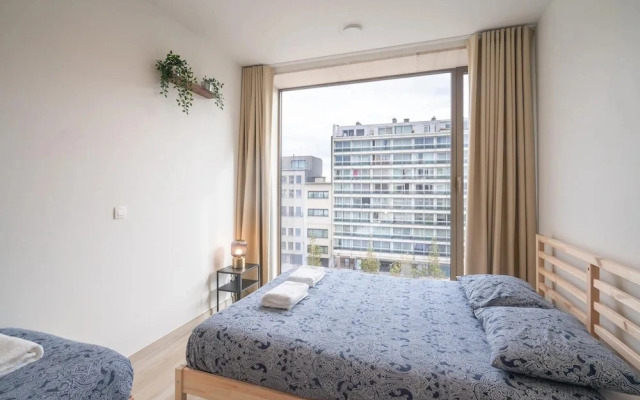 Antwerp City Retreat With Balcony