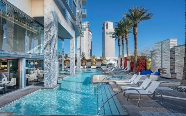 Mountain-view 1BR Palms w/ Balcony Access 83321