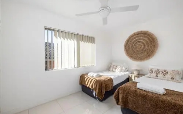 High Point, Unit 4/4 Magnus Street