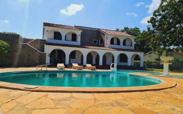 Lux Suites Sanuna Villas Diani
