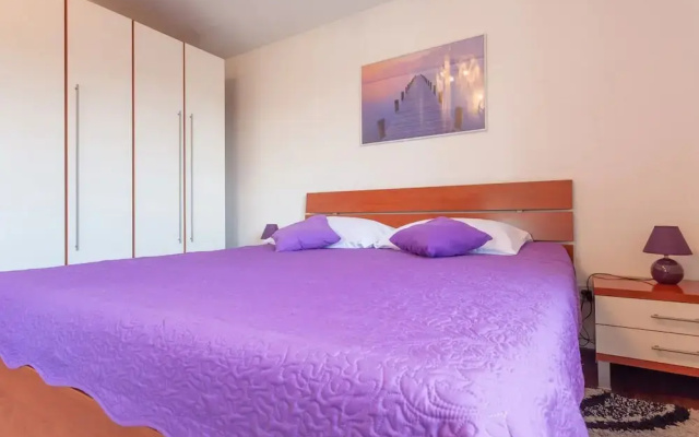 Sunny Escape Holiday Home Dicmo With Pool and Gym